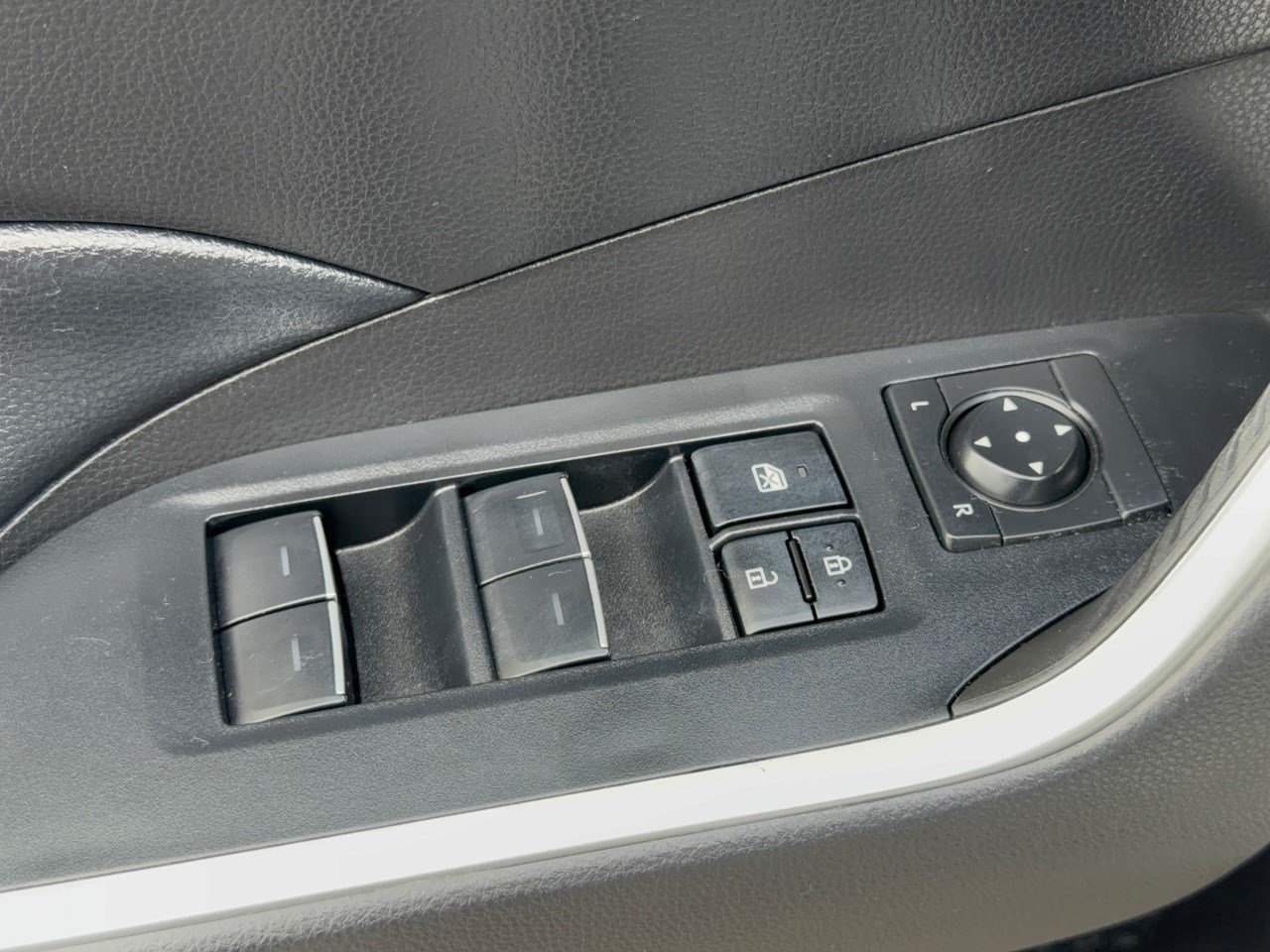Used 2023 Toyota RAV4 XLE Premium FWD image 15