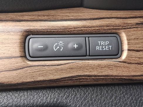 Used 2016 Nissan Titan SL AWD/4WD image 24