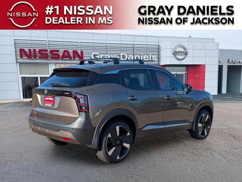 New 2026 Nissan Kicks SR w/ Cold Weather Package image 3