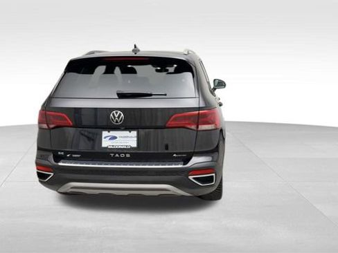 Used 2023 Volkswagen Taos SE w/ Black Wheel Package image 3