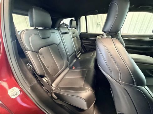 Used 2025 Jeep Grand Cherokee Limited AWD/4WD image 24