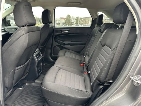 Used 2021 Ford Edge SE image 19