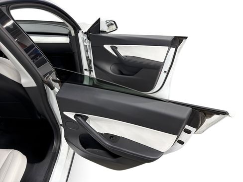 Certified 2021 Tesla Model Y Long Range AWD/4WD image 12
