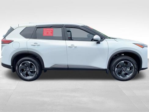Used 2024 Nissan Rogue SV AWD/4WD image 7