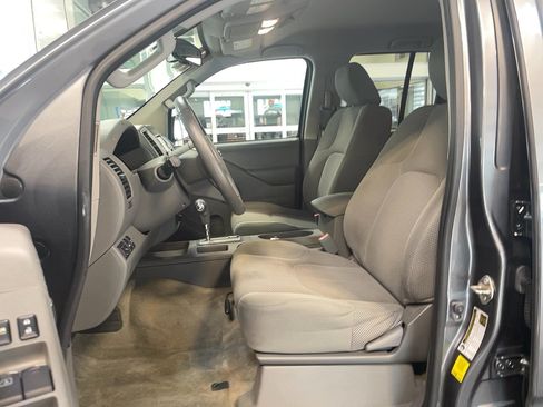 Used 2017 Nissan Frontier SV w/ SV Value Truck Package AWD/4WD image 13