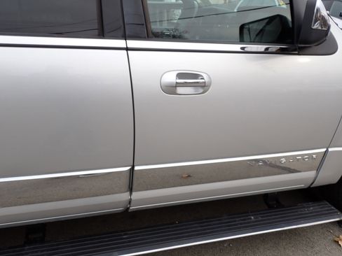 Used 2011 Lincoln Navigator 4WD image 17