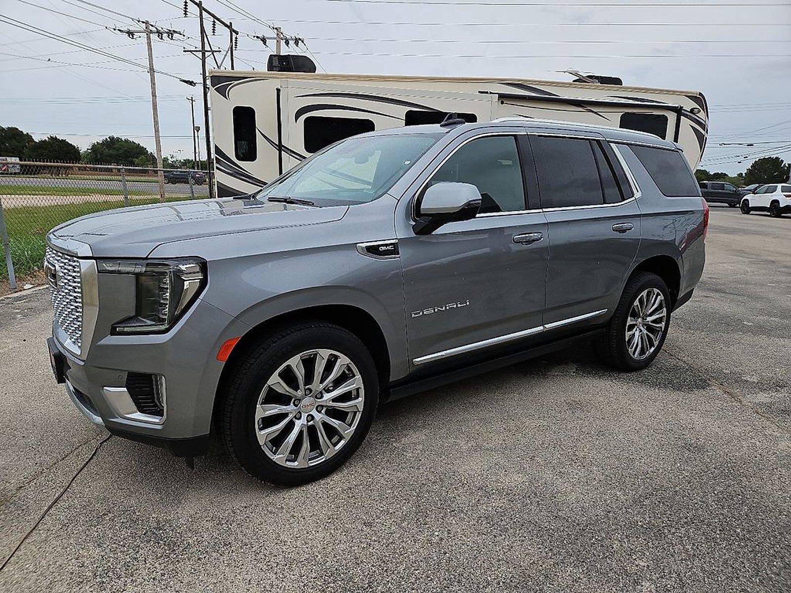 Used 2023 GMC Yukon Denali AWD/4WD image 2