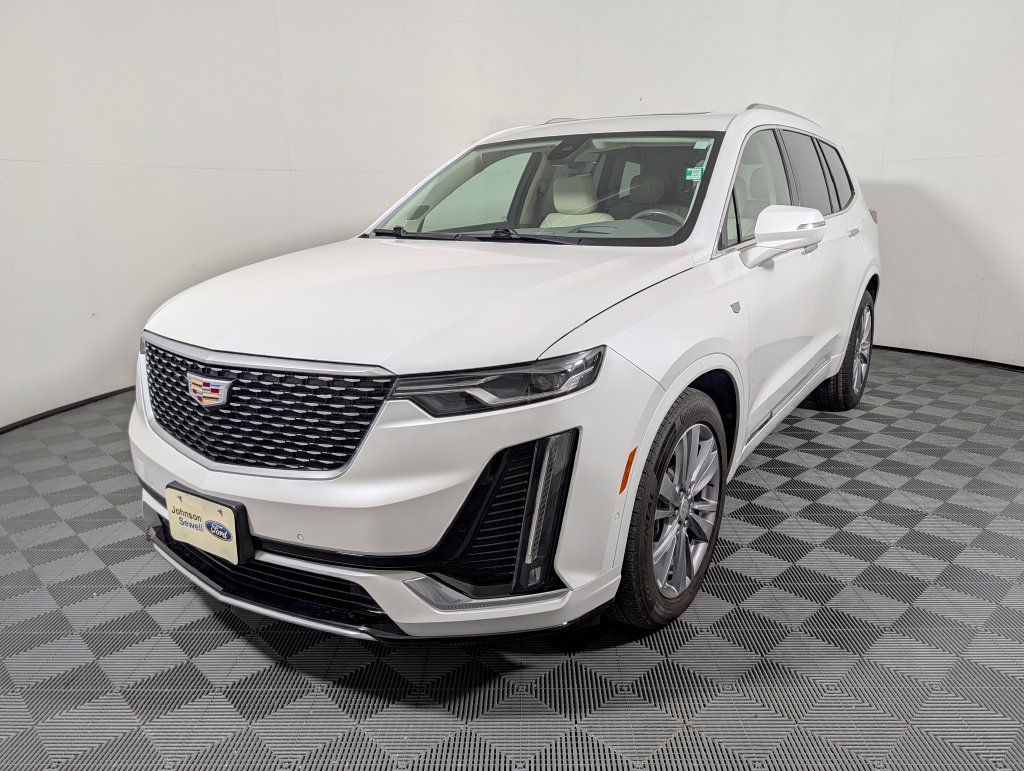 Used 2023 Cadillac XT6 Premium Luxury w/ Technology Package FWD image 4