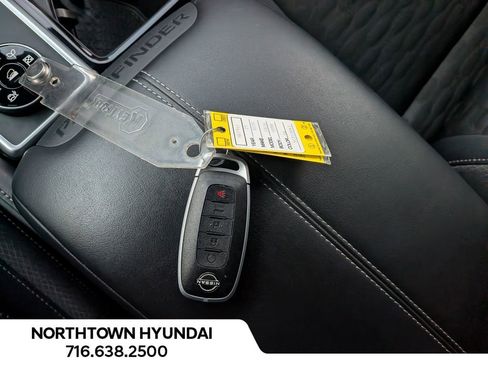 Used 2025 Nissan Pathfinder SV image 21