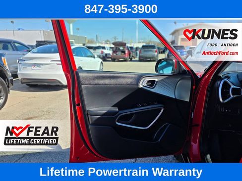 Used 2025 Kia Soul LX w/ LX Technology Package FWD image 15