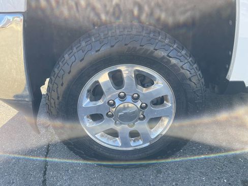 Used 2019 Chevrolet Silverado 2500 LT image 58