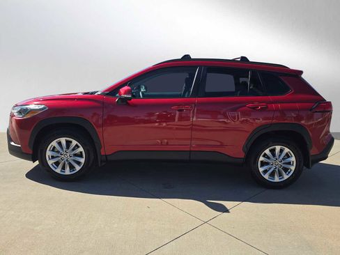 Used 2023 Toyota Corolla Cross LE image 6