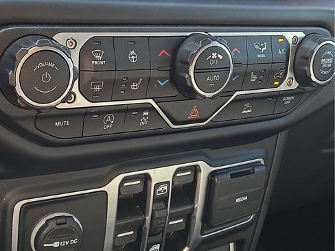 Used 2023 Jeep Gladiator Rubicon w/ Cold Weather Group AWD/4WD image 14