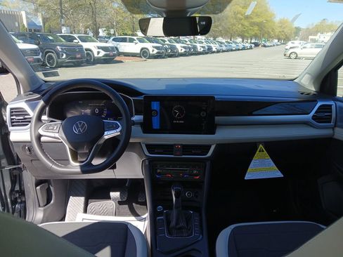 New 2026 Volkswagen Taos SE FWD image 12