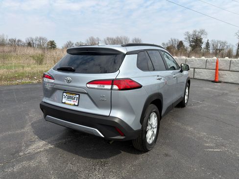 Used 2023 Toyota Corolla Cross LE w/ Moonroof Package image 6