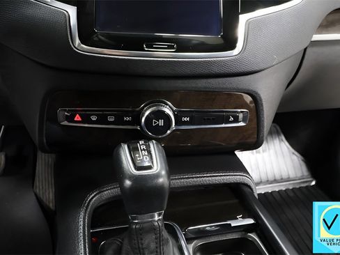 Used 2018 Volvo XC90 T5 Momentum w/ Convenience Package image 10