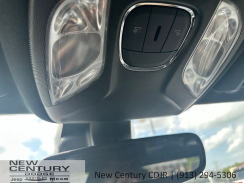 Used 2024 Jeep Compass Latitude AWD/4WD image 28