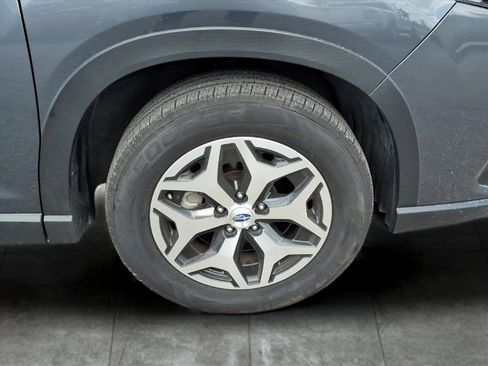 Used 2023 Subaru Forester Premium image 9