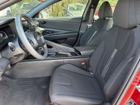 Certified 2025 Hyundai Elantra Sport image 11