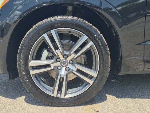 Used 2019 Volvo XC60 T5 Momentum w/ Premium Package FWD image 14