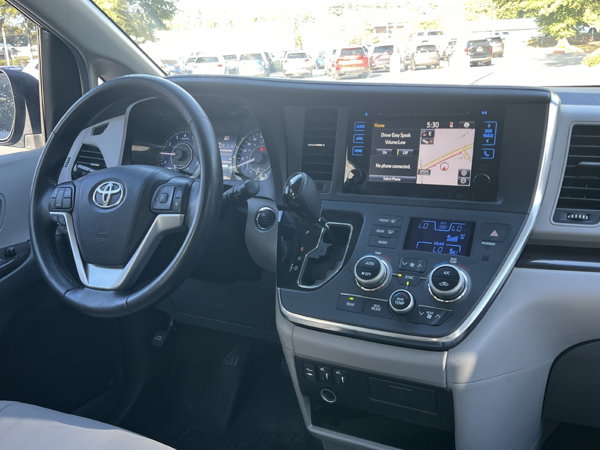Used 2016 Toyota Sienna XLE w/ XLE Navigation Package FWD image 3