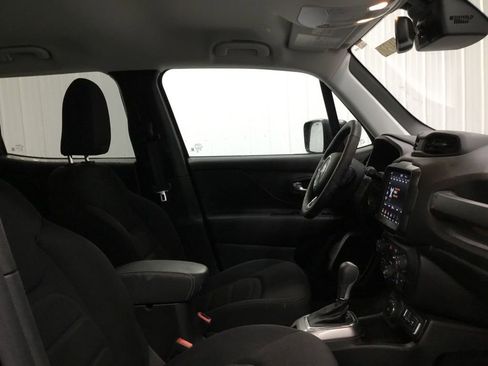 Used 2022 Jeep Renegade Latitude w/ Convenience Group AWD/4WD image 23