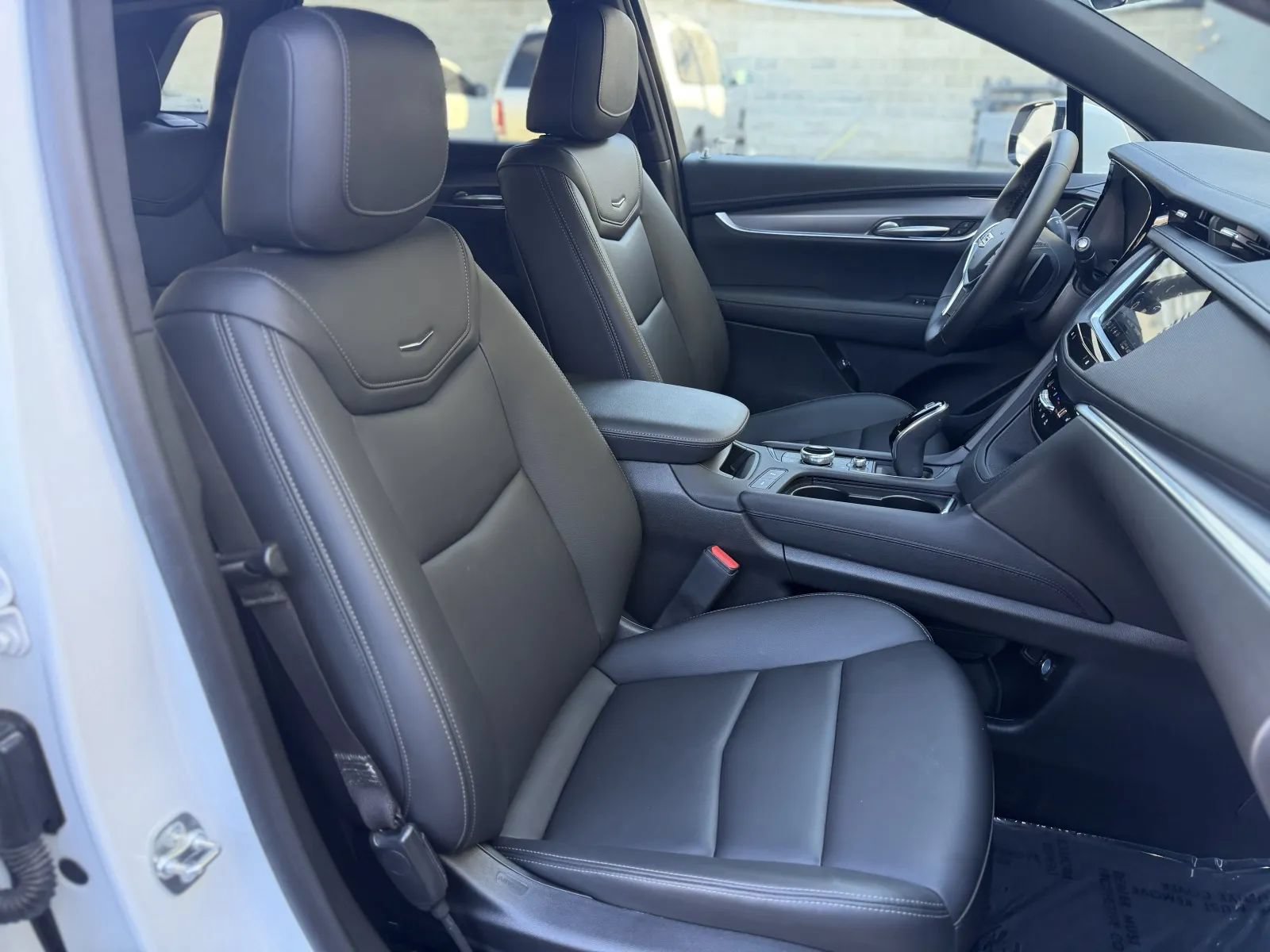 Used 2025 Cadillac XT5 Luxury w/ LPO, Floor Liner Package FWD image 19