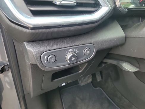 Used 2022 Chevrolet TrailBlazer LT w/ Convenience Package FWD image 23