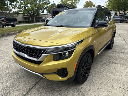 Used 2022 Kia Seltos Nightfall Edition image 3