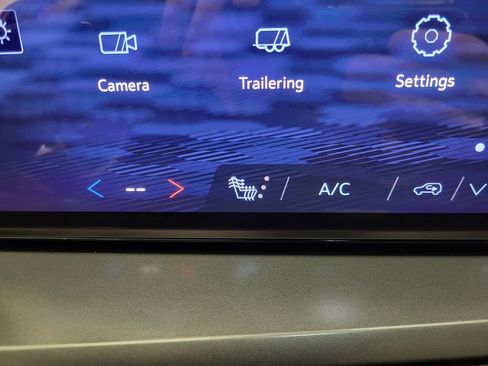 New 2026 Chevrolet Traverse LT w/ Sun and Wheel Package image 11