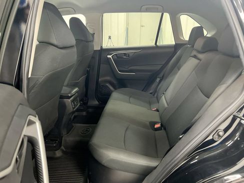 Used 2021 Toyota RAV4 LE AWD/4WD image 22