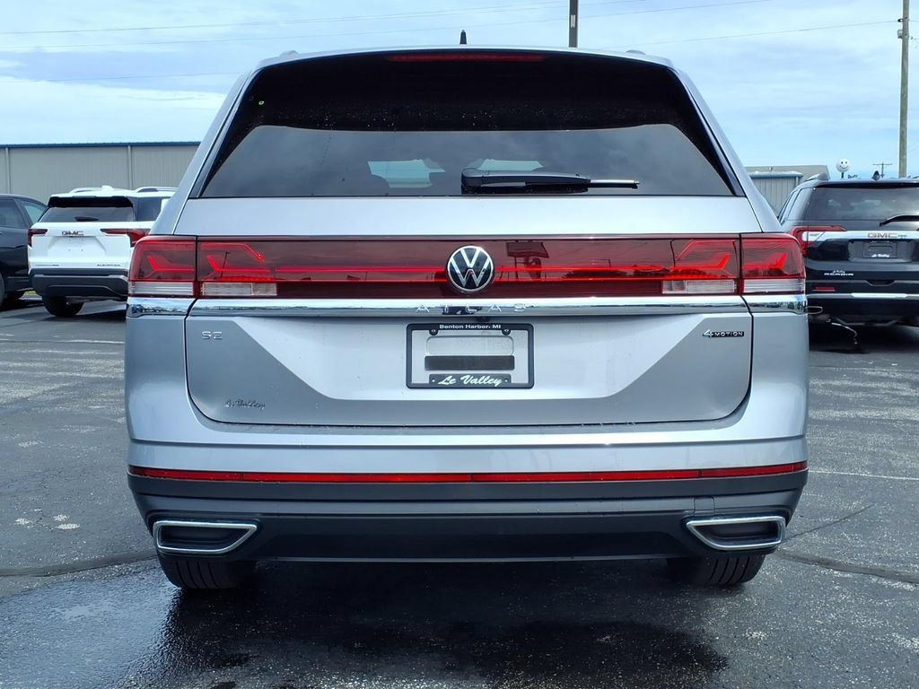 Used 2025 Volkswagen Atlas SE AWD/4WD image 15