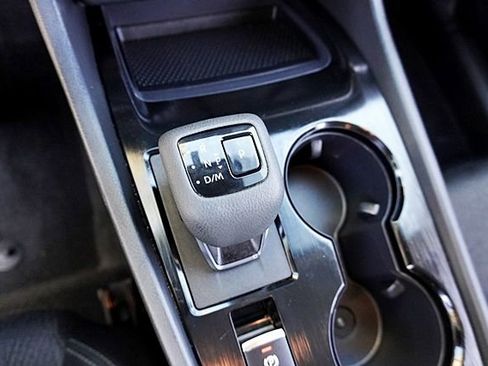 Used 2024 Nissan Rogue SV FWD image 31