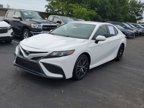 Used 2024 Toyota Camry SE FWD image 2