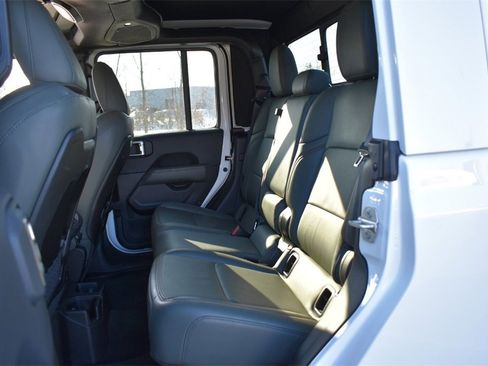 Used 2024 Jeep Gladiator Mojave image 30