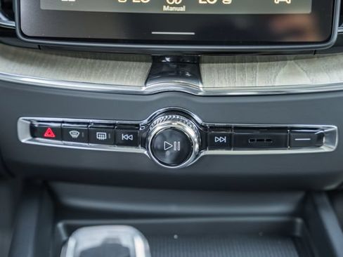 New 2027 Volvo XC60 B5 Plus AWD/4WD image 24