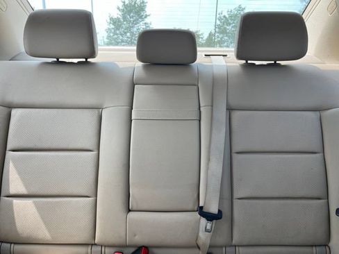 Used 2010 Mercedes-Benz E 350 4MATIC Sedan image 28