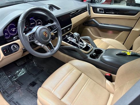 Used 2021 Porsche Cayenne E-Hybrid Coupe image 28