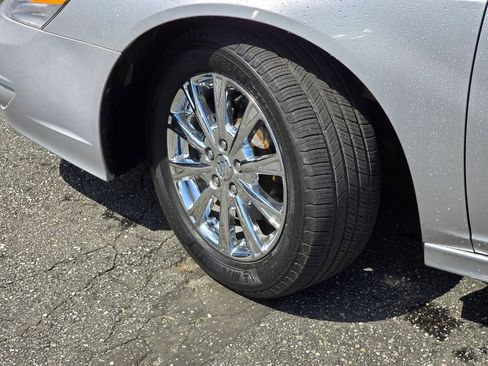 Used 2010 Buick Lucerne CXL FWD image 26
