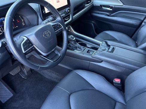 Used 2025 Toyota Grand Highlander AWD image 10