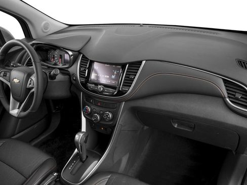 Used 2018 Chevrolet Trax LT w/ LT Convenience Package FWD image 12
