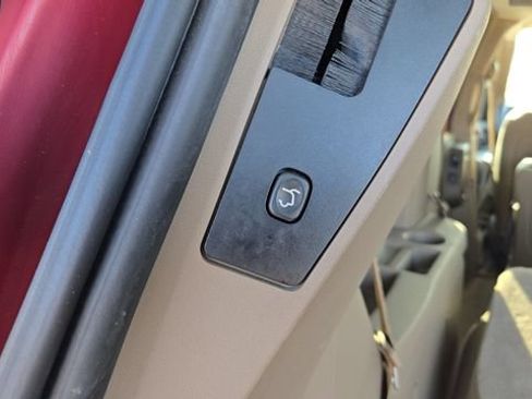 Certified 2016 Chrysler Town & Country Touring-L w/ Driver Convenience Group FWD image 21