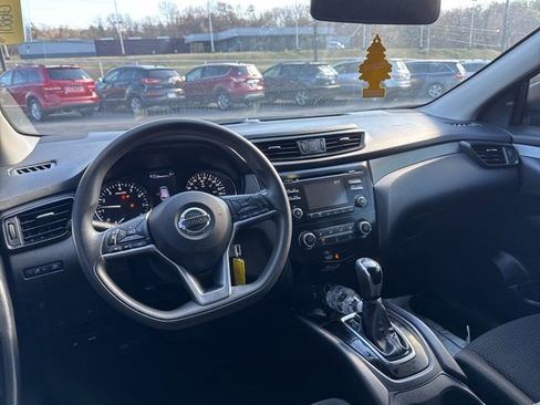 Used 2018 Nissan Rogue Sport S image 12