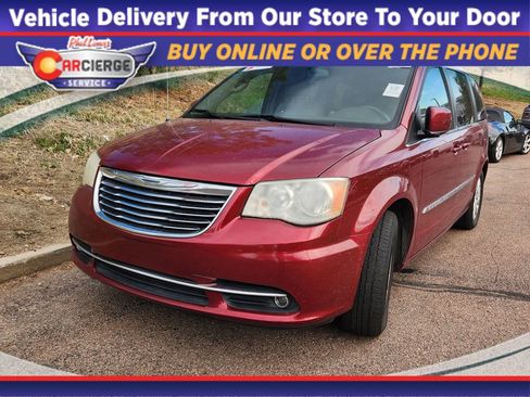 Used 2014 Chrysler Town & Country Touring FWD image 1