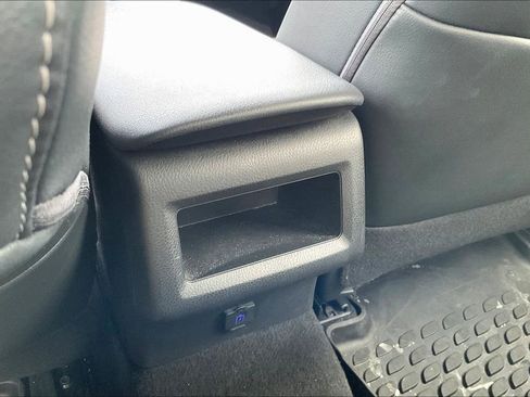 Used 2019 Toyota Camry SE FWD image 32