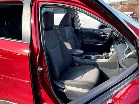 Used 2022 Toyota RAV4 XLE image 6