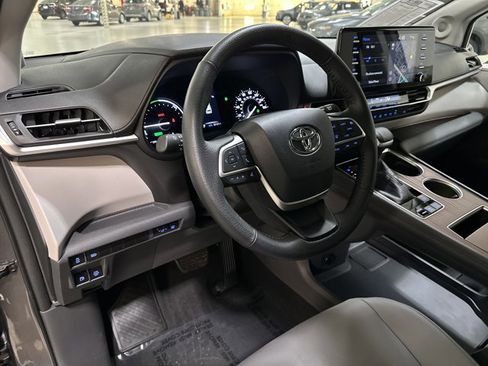 Used 2021 Toyota Sienna XLE w/ XLE Plus Package image 15
