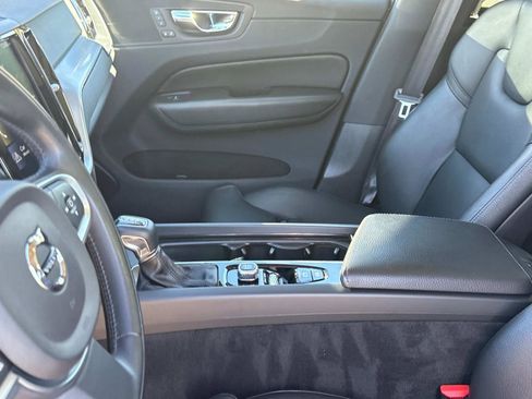 Used 2019 Volvo XC60 T5 Momentum w/ Premium Package image 20