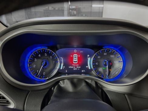 Used 2024 Chrysler Pacifica Touring-L image 21