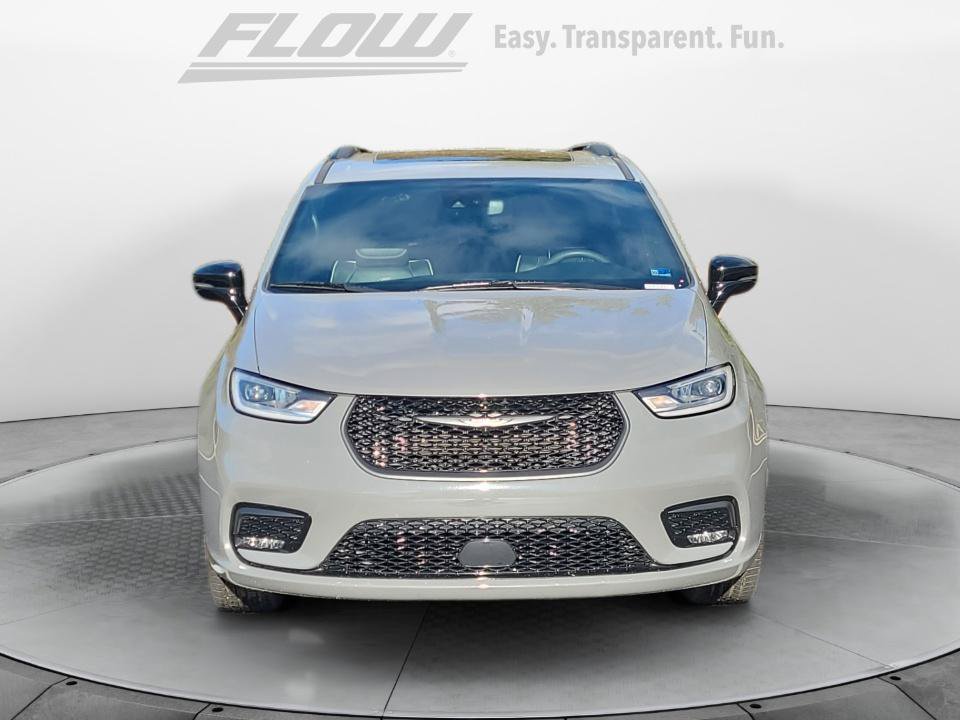 Used 2025 Chrysler Pacifica Limited FWD image 3